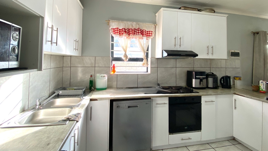 3 Bedroom Property for Sale in Velddrif Western Cape